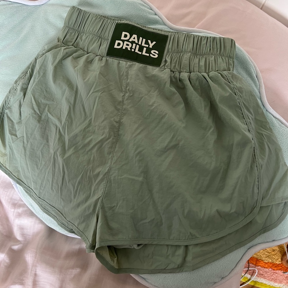 Daily drills green bounce shorts